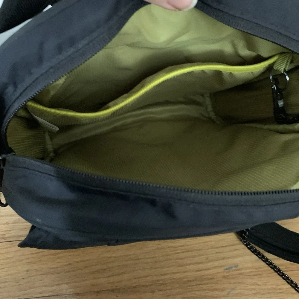 Pac safe Metrosafe 200 GII Sling / Backpack Anti-theft With Coin Purse